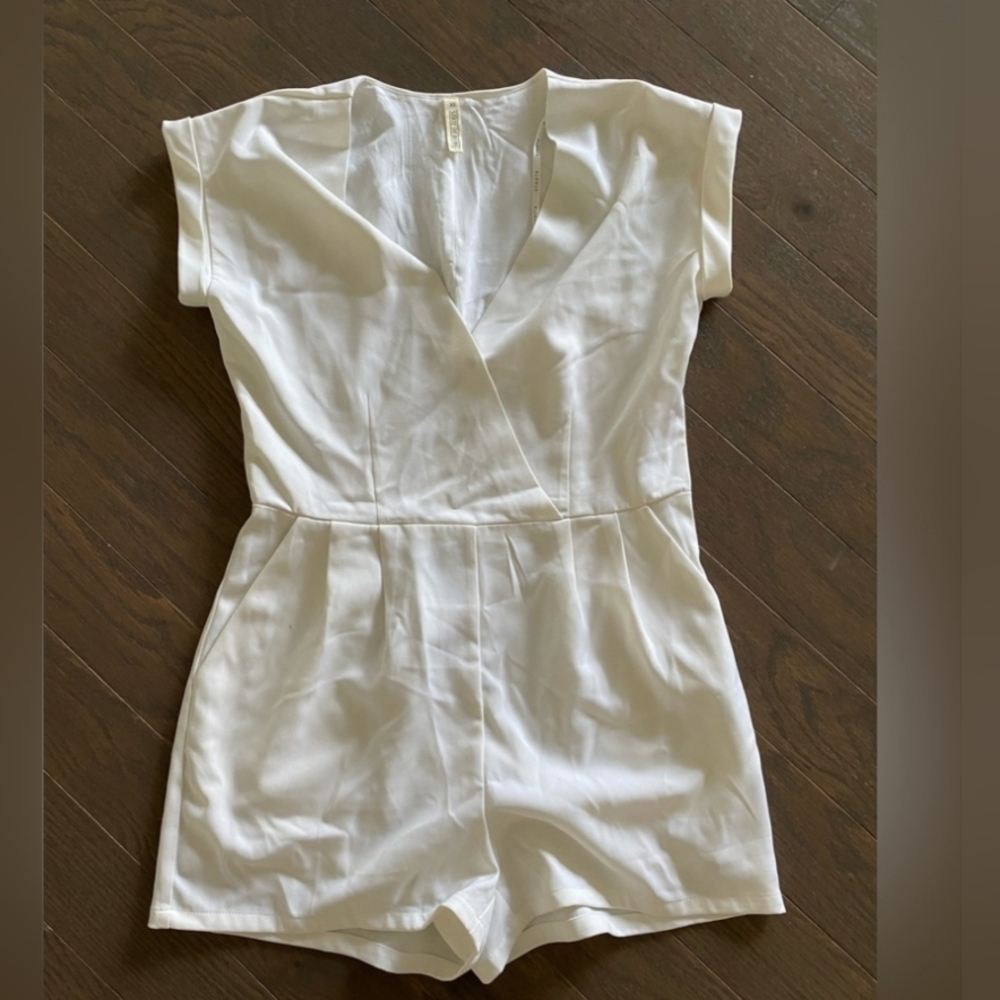 White romper size XS